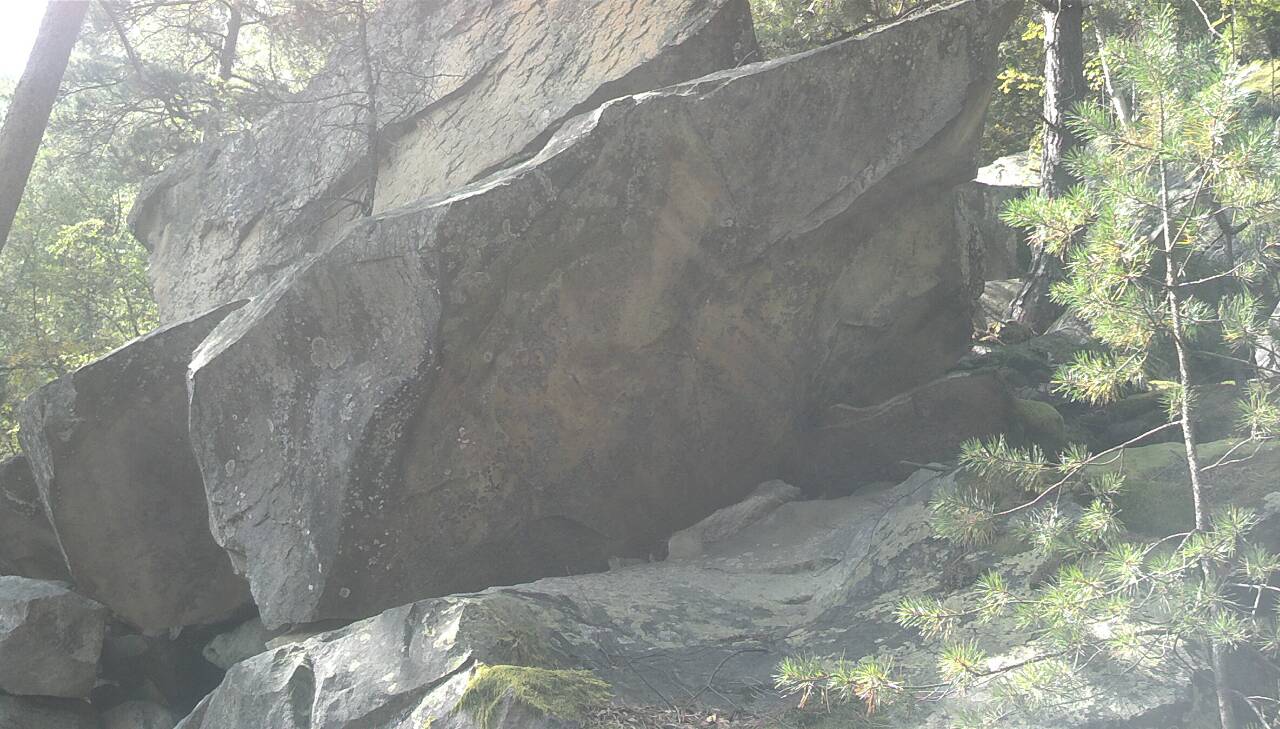 Скалы Довбуша камень